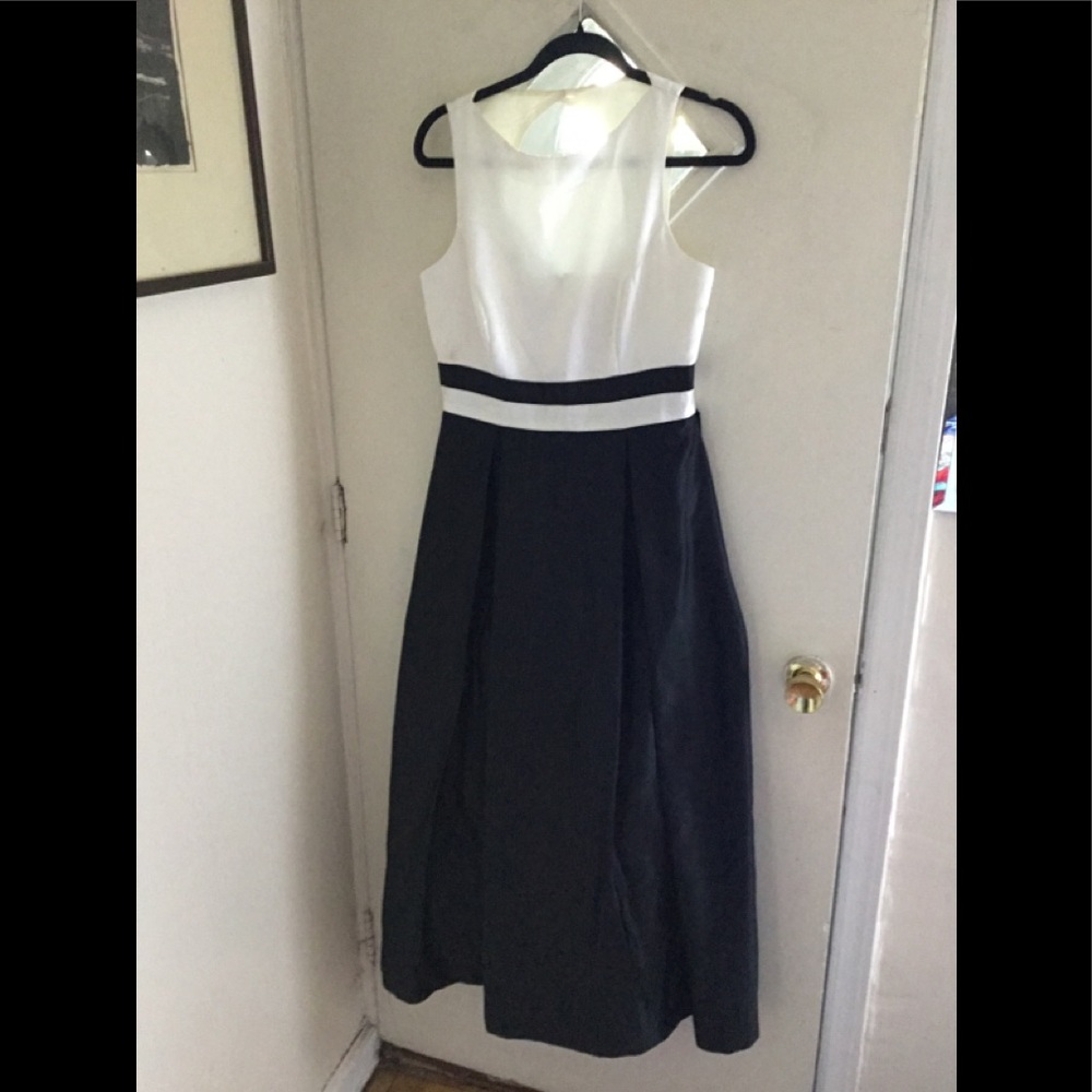 Fully lined boxed pleat maxi